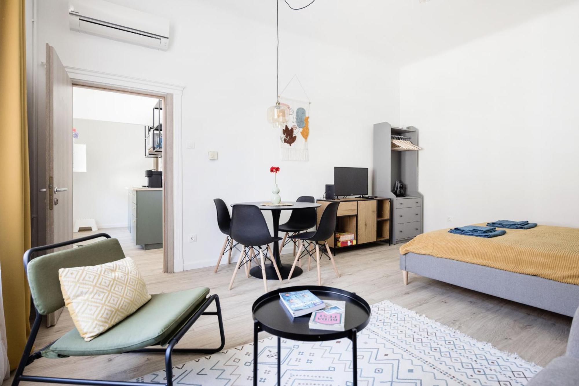 Stylish And Colourful Apartment In The City Centre Budapest Exterior photo