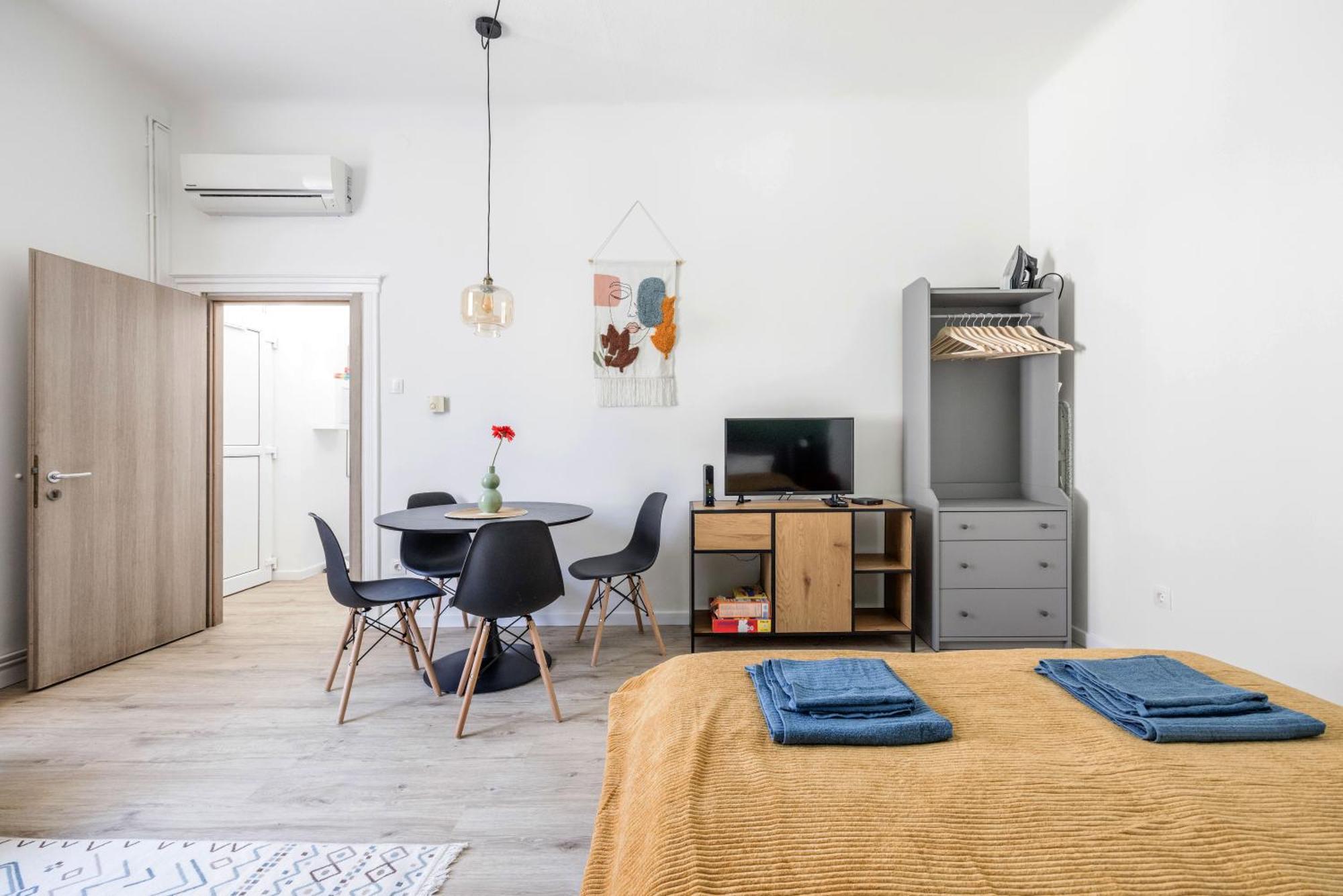 Stylish And Colourful Apartment In The City Centre Budapest Exterior photo